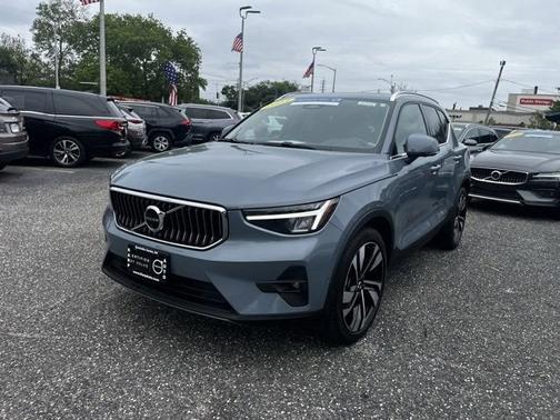 2023 Volvo XC40 B4 FWD Plus Bright