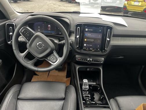 2023 Volvo XC40 B4 FWD Plus Bright