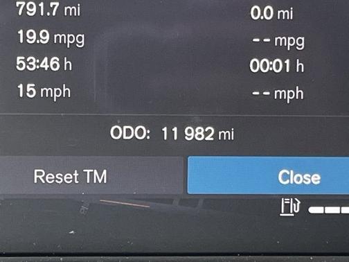 2023 Volvo XC40 B4 FWD Plus Bright