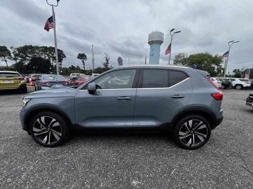 2023 Volvo XC40 B4 FWD Plus Bright