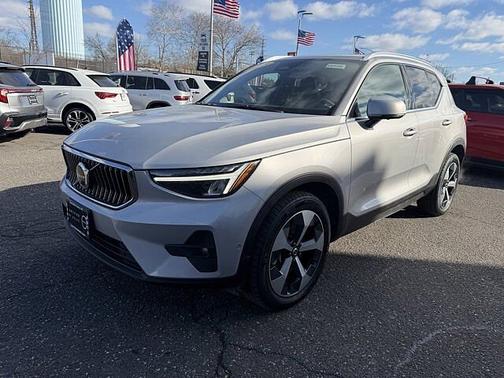 2023 Volvo XC40 Plus