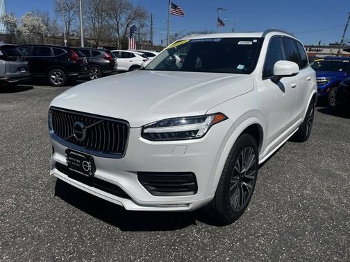 2022 Volvo XC90 T6 AWD Momentum 7 Seater