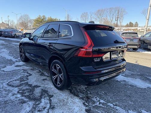 2022 Volvo XC60 B5 AWD Momentum