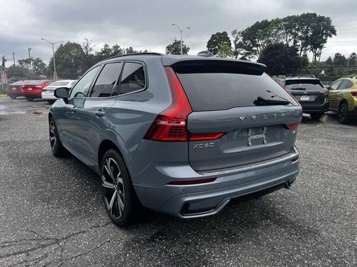 2022 Volvo XC60 B6 AWD R-Design