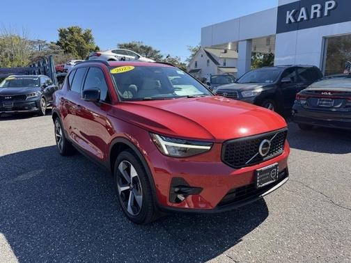 2023 Volvo XC40 B5 AWD Plus Dark