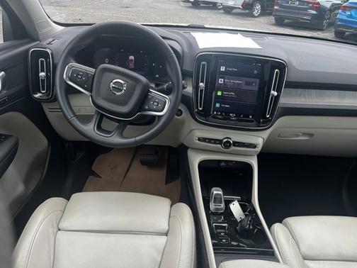 2023 Volvo XC40 B5 AWD Plus Bright