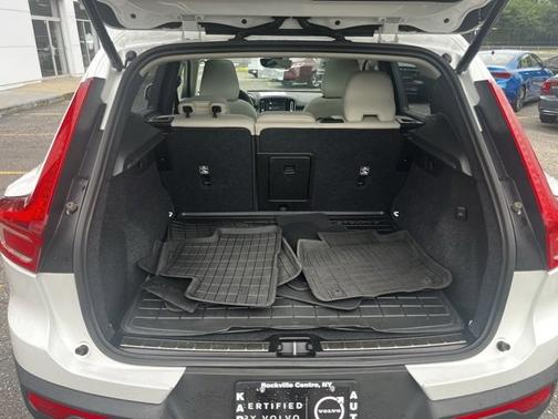 2023 Volvo XC40 B5 AWD Plus Bright