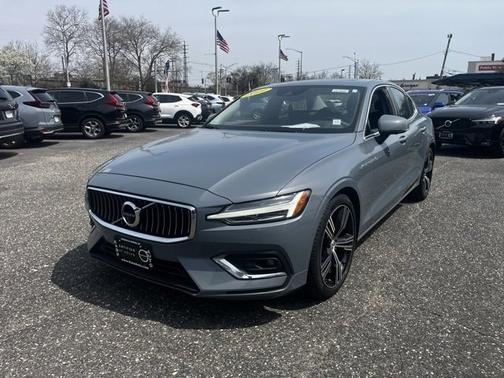 2022 Volvo S60 B5 FWD Inscription