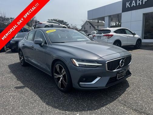 2022 Volvo S60 B5 FWD Inscription