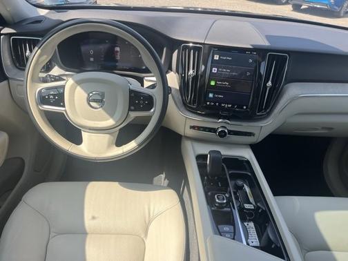2025 Volvo XC60 B5 Plus