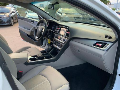 2018 Hyundai SONATA SE
