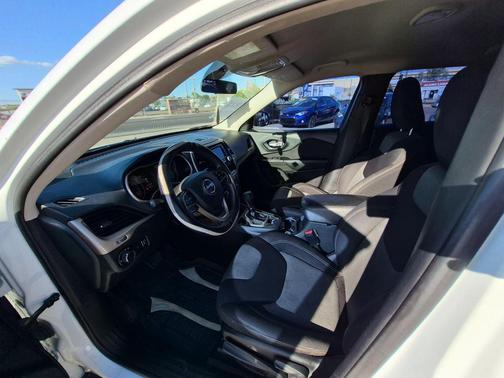 Bright White Clearcoat 2015 Jeep Cherokee Sport