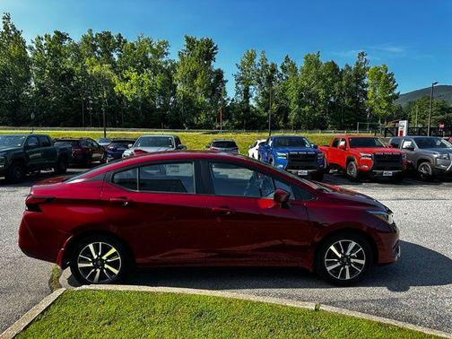 Scarlet Ember Tintcoat 2025 Nissan Versa 1.6 SV