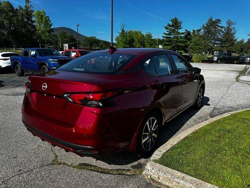 Scarlet Ember Tintcoat 2025 Nissan Versa 1.6 SV