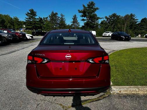 Scarlet Ember Tintcoat 2025 Nissan Versa 1.6 SV