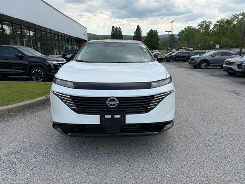Everest White Pearl/Black 2026 Nissan Murano Platinum
