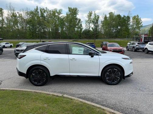 Everest White Pearl/Black 2026 Nissan Murano Platinum