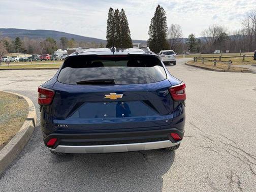 Blue Glow Metallic 2024 Chevrolet Trax LT