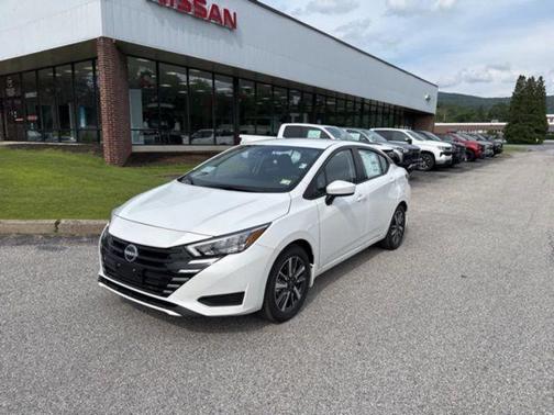 Aspen White Tricoat 2025 Nissan Versa 1.6 SV