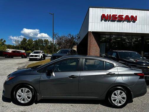 Gun Metallic 2024 Nissan Versa 1.6 S