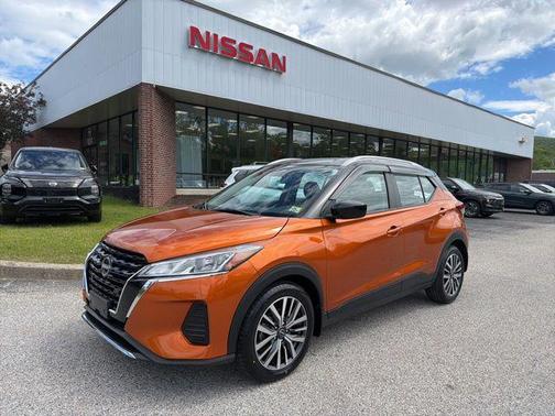 Monarch Orange Metallic/Super Black 2023 Nissan Kicks SV