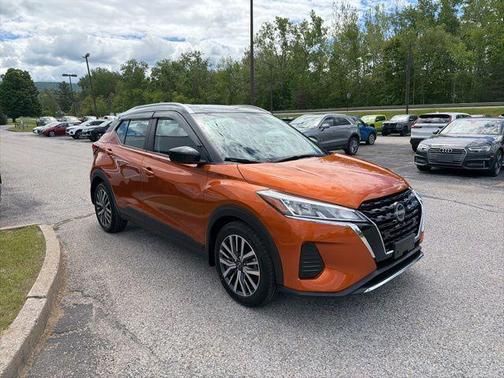 Monarch Orange Metallic/Super Black 2023 Nissan Kicks SV