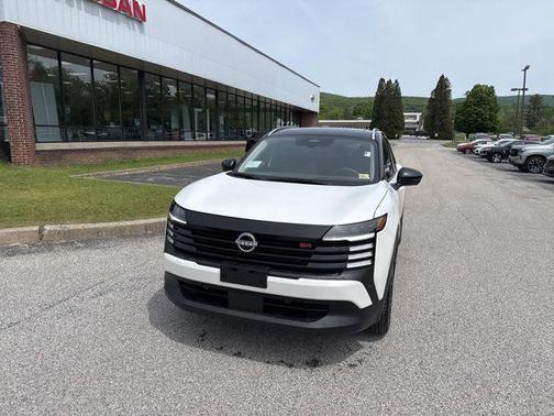 Aspen White/Super Black 2026 Nissan Kicks SR