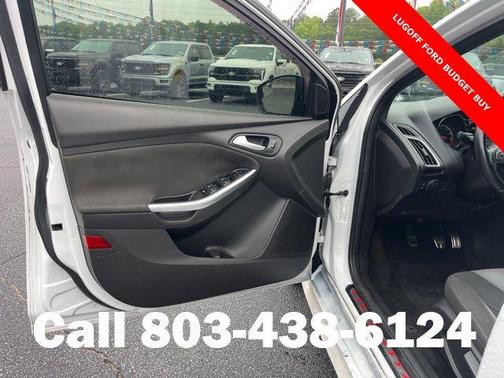 Oxford White 2017 Ford Focus ST