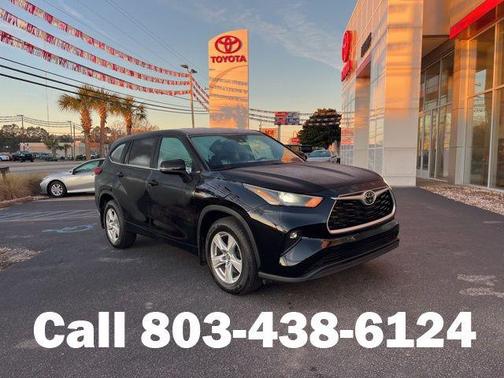 Midnight Black Metallic 2024 Toyota Highlander LE