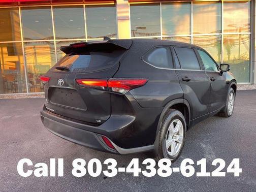 Midnight Black Metallic 2024 Toyota Highlander LE