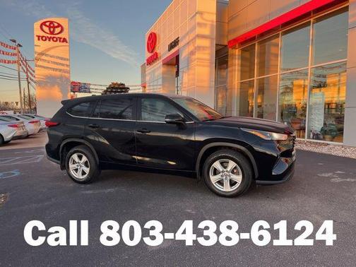 Midnight Black Metallic 2024 Toyota Highlander LE