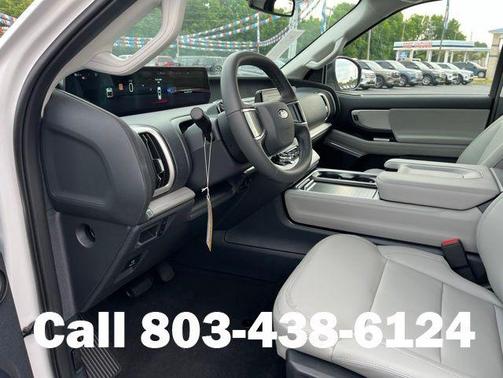 Star White Metallic Tri-Coat 2026 Ford Expedition Active