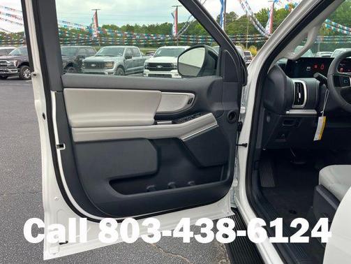 Star White Metallic Tri-Coat 2026 Ford Expedition Active