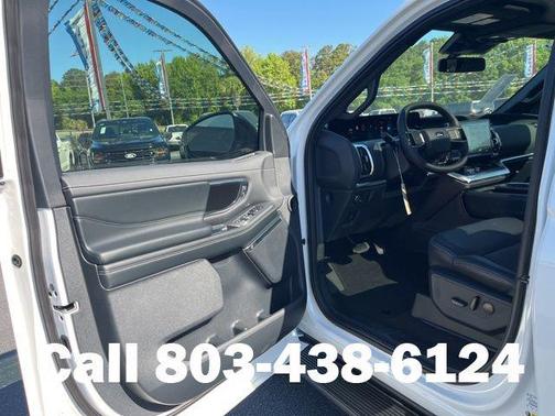 Star White Metallic Tri-Coat 2026 Ford Expedition Max Platinum