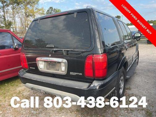 Black Clearcoat 2002 Lincoln Navigator Base