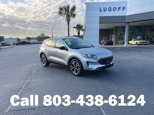 Iconic Silver Metallic 2022 Ford Escape SE