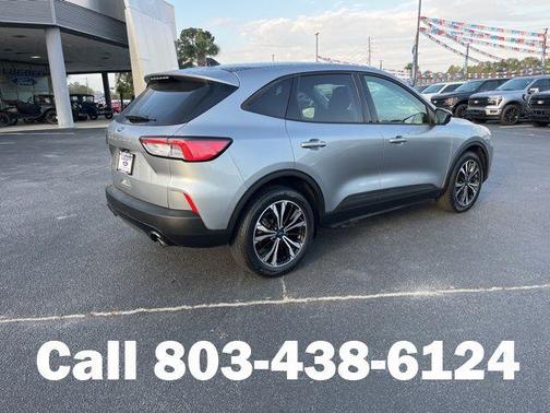 Iconic Silver Metallic 2022 Ford Escape SE