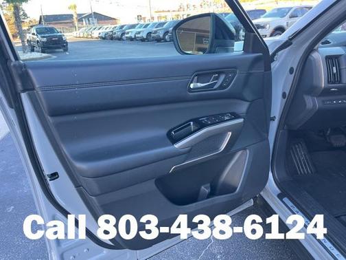 2024 Nissan Pathfinder Platinum FWD