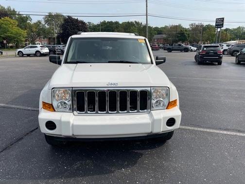 Photo 2 of 18 of 2009 Jeep Commander Sport