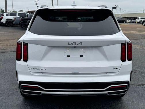 Glacial White Pearl 2023 Kia Sorento SX