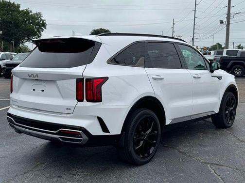Glacial White Pearl 2023 Kia Sorento SX