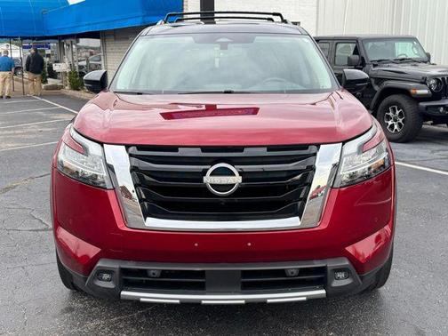 Scarlet Ember Tintcoat/Super Black 2023 Nissan Pathfinder SL