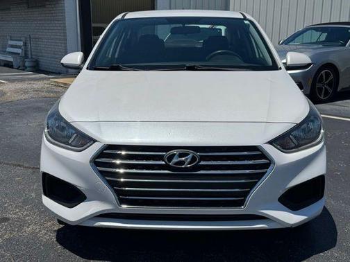 Frost White Pearl 2019 Hyundai Accent SE