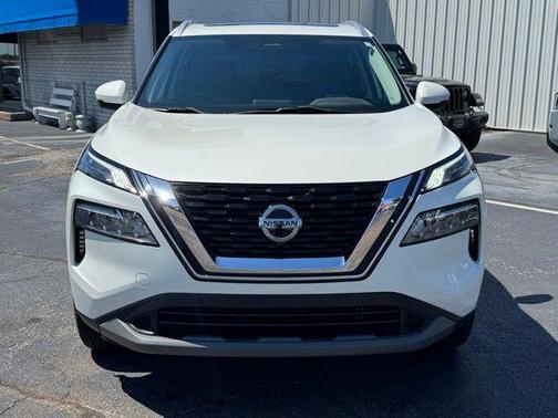 Pearl White Tricoat 2021 Nissan Rogue SV