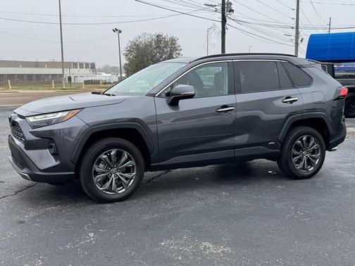 2022 Toyota RAV4 Hybrid SE