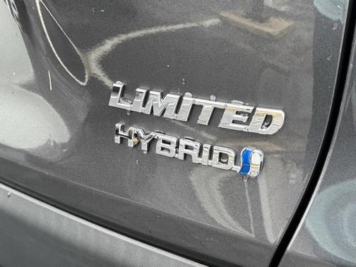 2022 Toyota RAV4 Hybrid SE