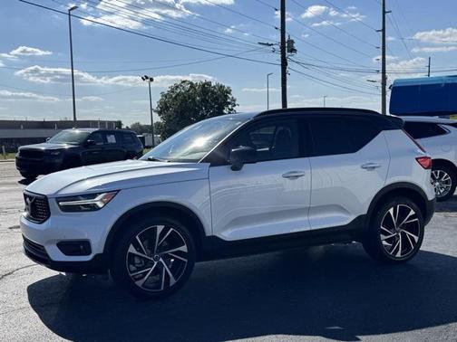 2021 Volvo XC40 T5 R-Design