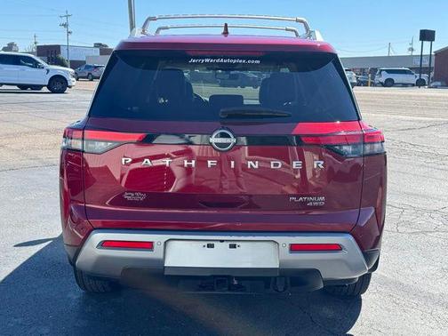 2024 Nissan Pathfinder Platinum