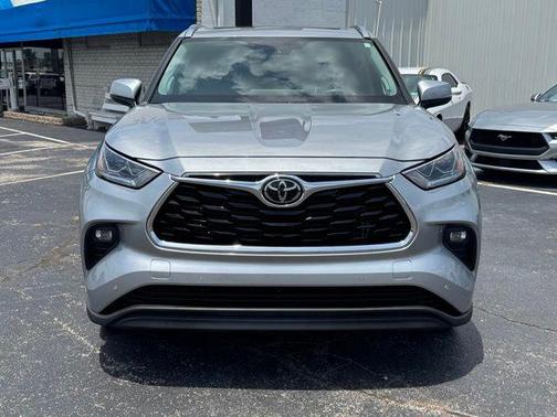 Celestial Silver Metallic 2023 Toyota Highlander Limited