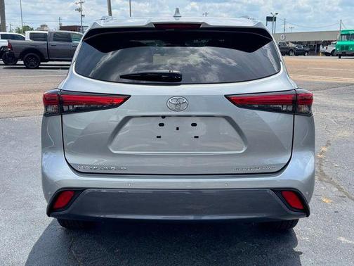 Celestial Silver Metallic 2023 Toyota Highlander Limited